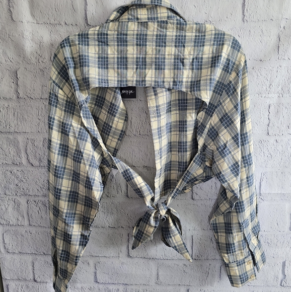 Nastygal NWT Blue Plaid Cropped Tie Button Up Top 10 - Picture 3 of 10